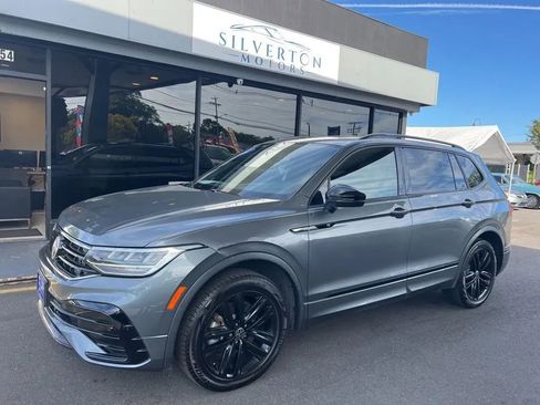 Used 2022 Volkswagen Tiguan SE R-Line image 2