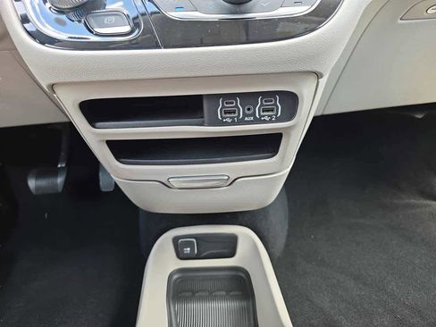 Used 2023 Chrysler Voyager LX FWD image 21