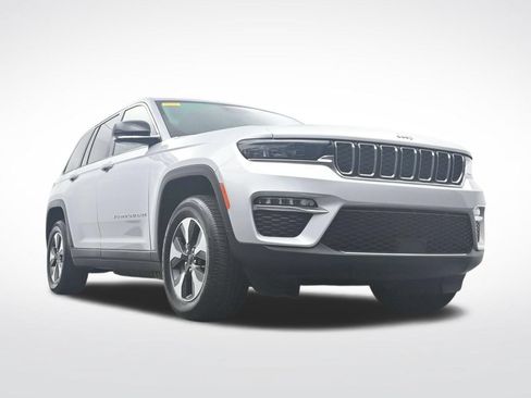 Used 2024 Jeep Grand Cherokee Limited 4xe AWD/4WD image 32