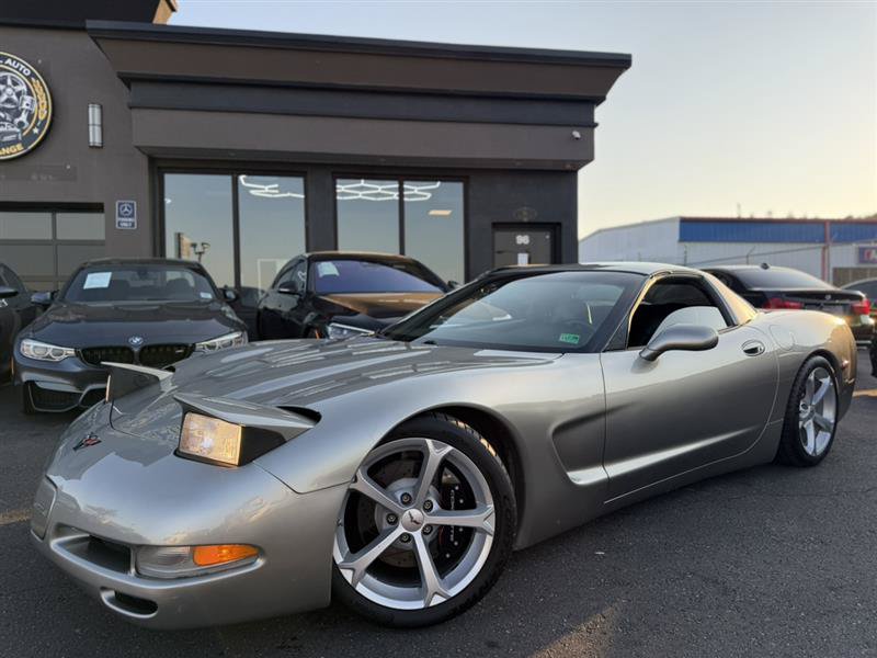 Used 2000 Chevrolet Corvette Coupe RWD image 2