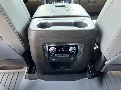 Used 2023 GMC Yukon XL SLT w/ SLT Premium Package AWD/4WD image 16