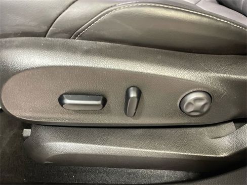 Used 2019 Buick Envision Essence image 12