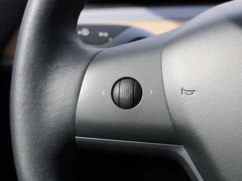 Used 2019 Tesla Model 3 image 16