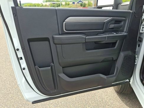 Used 2024 RAM 2500 Tradesman w/ Chrome Appearance Group AWD/4WD image 11