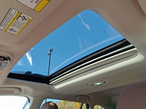 Used 2022 Subaru Outback Touring XT image 17