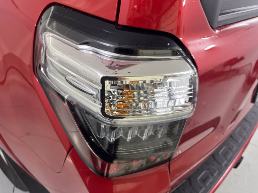Used 2022 Toyota 4Runner SR5 AWD/4WD image 40