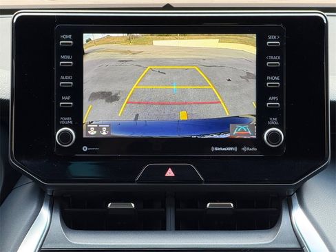 Used 2021 Toyota Venza XLE image 12