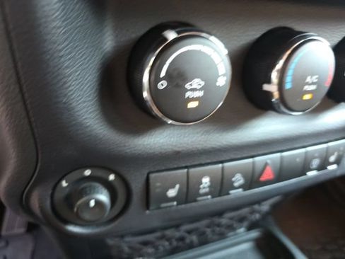 Used 2017 Jeep Wrangler Unlimited Sahara AWD/4WD image 15