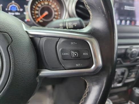 Used 2018 Jeep Wrangler Unlimited Sahara image 13