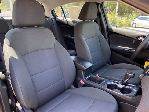 Used 2017 Chevrolet Cruze LT FWD image 9