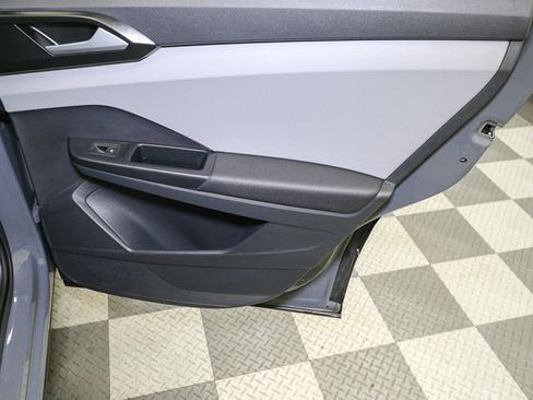 Used 2023 Volkswagen Taos SE image 24