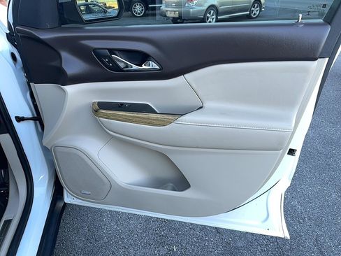 Used 2018 GMC Acadia Denali w/ Technology Package image 22