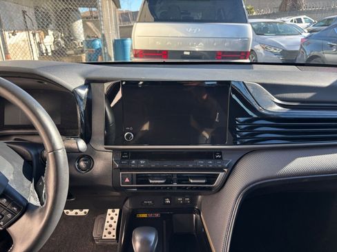 Used 2025 Toyota Camry SE image 17