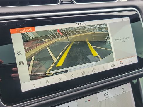 Used 2020 Land Rover Range Rover HSE image 15