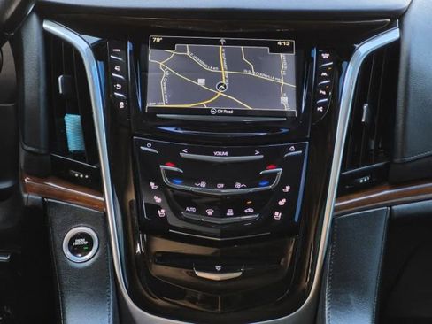 Used 2018 Cadillac Escalade Luxury RWD image 23