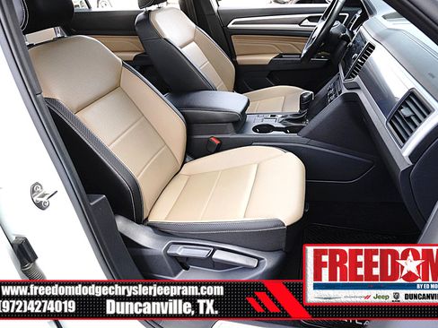 Used 2021 Volkswagen Atlas Cross Sport SE w/ Panoramic Sunroof Package FWD image 15