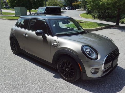 Used 2019 MINI Cooper 2-Door Hardtop w/ Premium Package FWD image 11