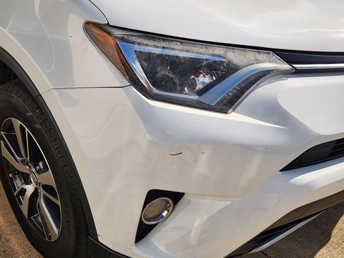 Used 2018 Toyota RAV4 XLE FWD image 6