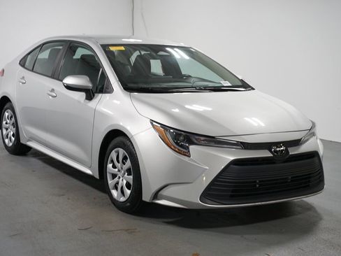 Certified 2024 Toyota Corolla LE image 3