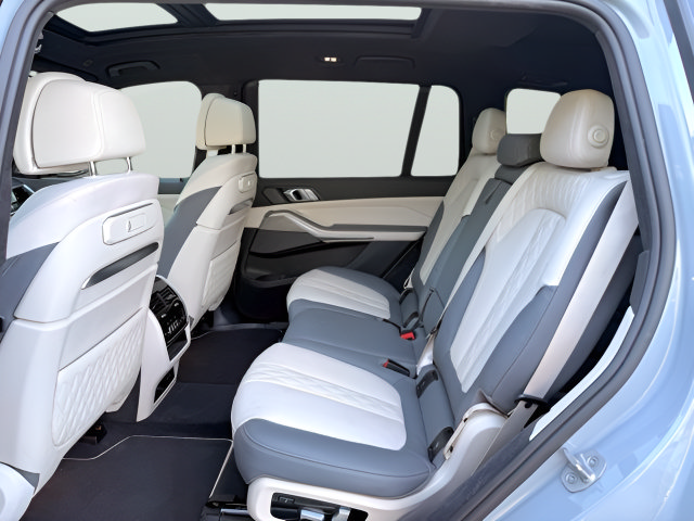 Used 2024 BMW X7 xDrive40i w/ Executive Package AWD/4WD image 39