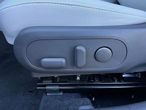 Used 2025 Hyundai Kona SEL image 11