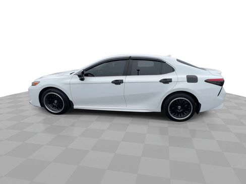 Used 2019 Toyota Camry SE w/ Carpet Mat Package image 5