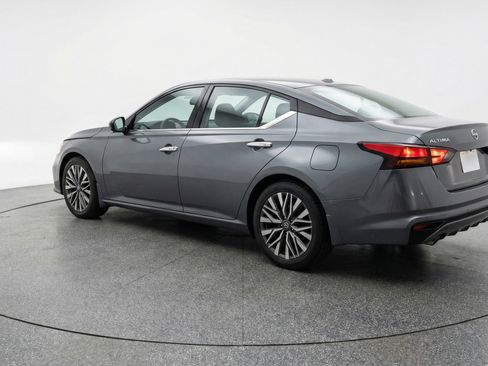 Used 2025 Nissan Altima 2.5 SV FWD image 9