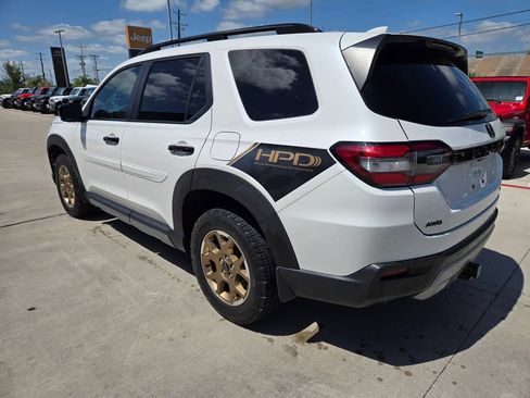 Used 2024 Honda Pilot TrailSport image 5