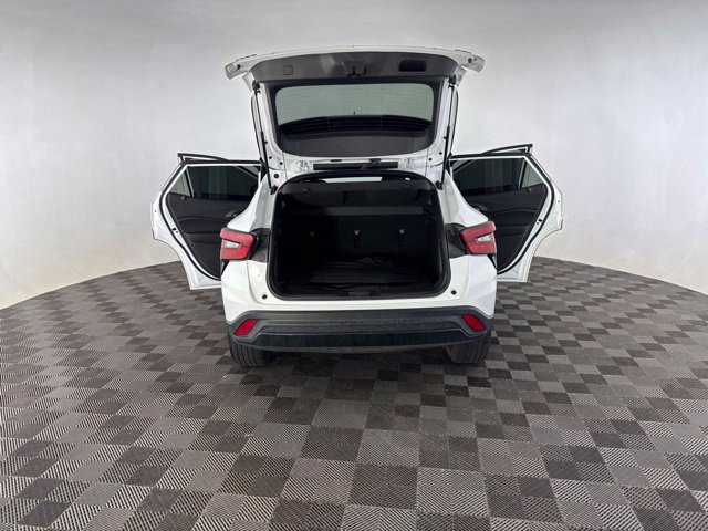 Used 2025 Chevrolet Trax RS w/ Driver Confidence Package FWD image 17