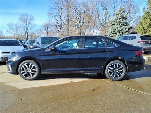 New 2026 Volkswagen Jetta SE image 3