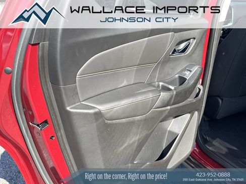 Used 2021 Chevrolet Traverse LT FWD image 35