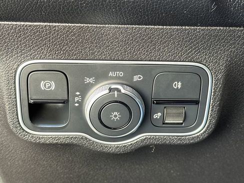 Used 2025 Mercedes-Benz GLB 35 AMG 4MATIC image 30