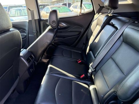 Used 2024 GMC Terrain SLT image 9