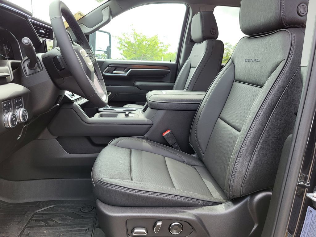 New 2025 GMC Sierra 2500 Denali w/ Denali Reserve Package AWD/4WD image 4