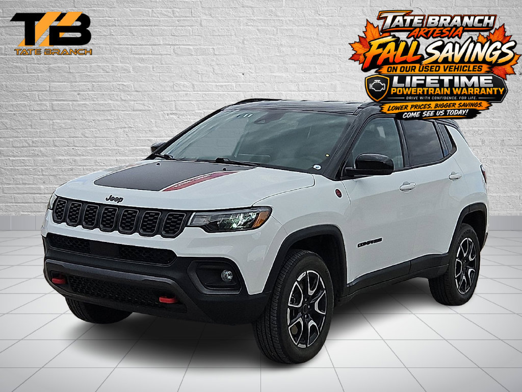 Used 2025 Jeep Compass Trailhawk AWD/4WD image 1