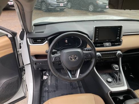 Used 2020 Toyota RAV4 Limited AWD/4WD image 17