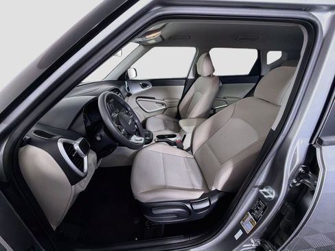 Used 2025 Kia Soul LX w/ LX Technology Package FWD image 13