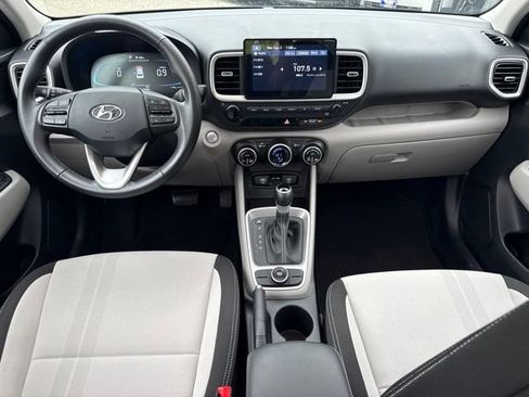 Used 2024 Hyundai Venue SEL FWD image 4