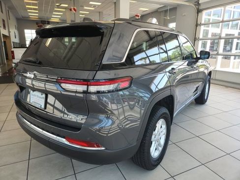 Certified 2025 Jeep Grand Cherokee Laredo w/ Luxury Tech Group I RWD image 10
