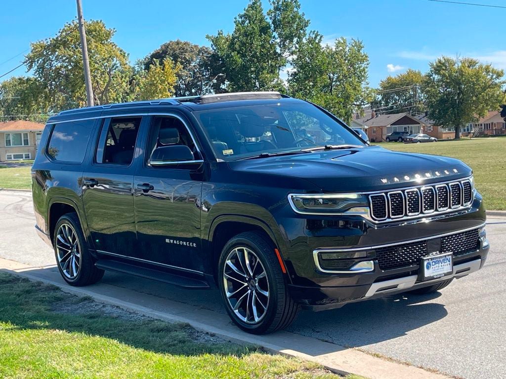 Used 2023 Jeep Wagoneer L Series II w/ Premium Group I AWD/4WD image 10