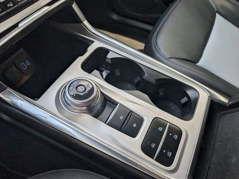 Used 2024 Ford Explorer XLT w/ Equipment Group 202A RWD image 25