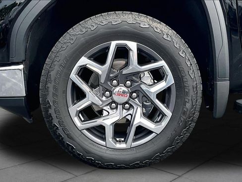 Used 2025 GMC Sierra 1500 SLT w/ SLT Premium Plus Package AWD/4WD image 11