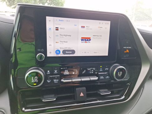 Used 2023 Toyota Highlander LE FWD image 27