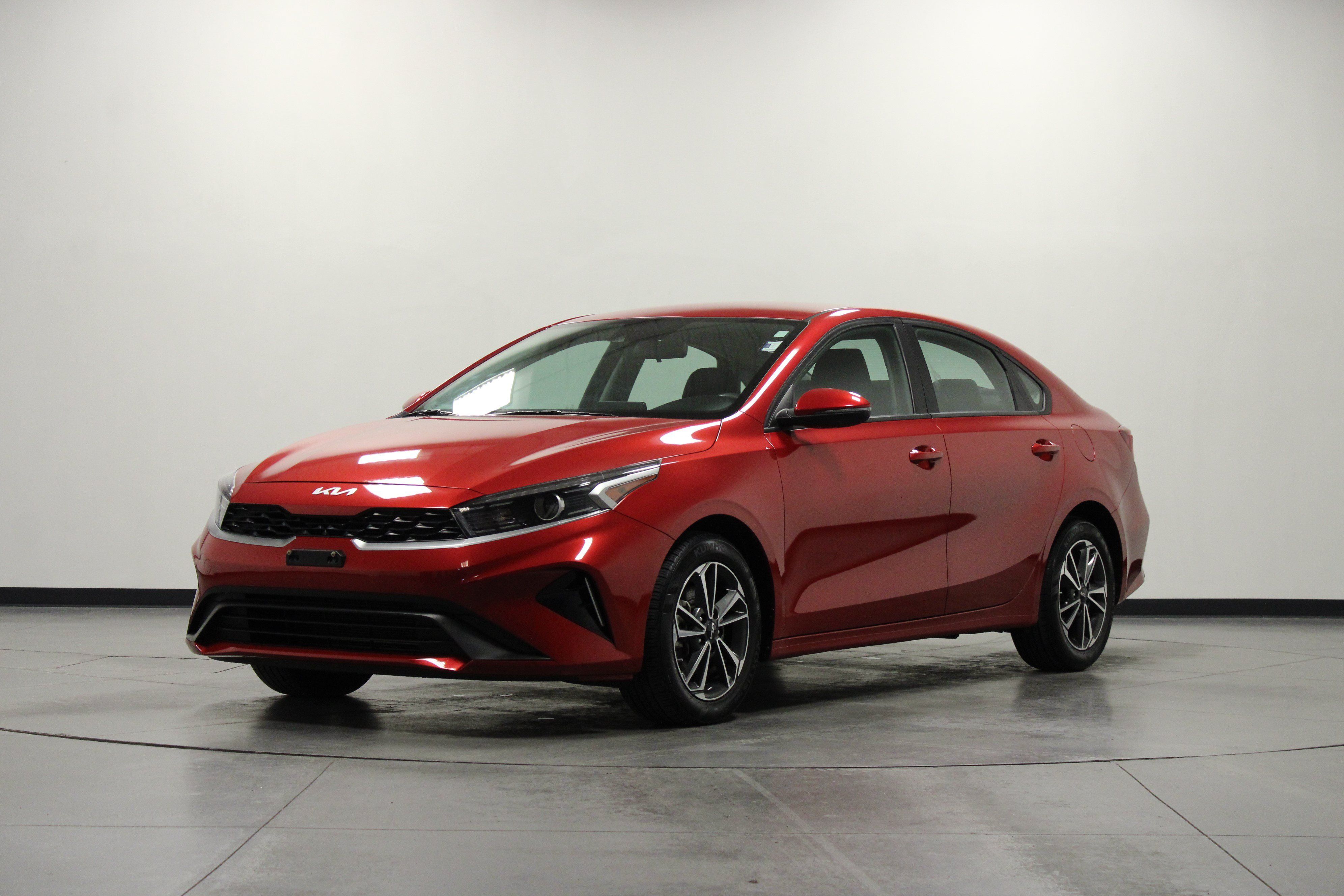 Used 2023 Kia Forte LXS w/ LXS Technology Package FWD image 8