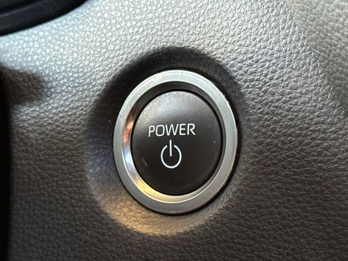 Certified 2025 Toyota Corolla SE image 25