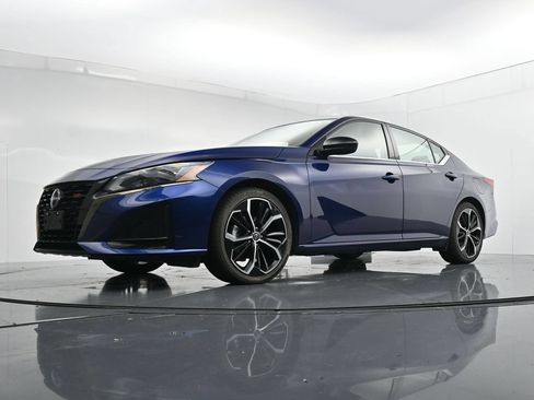 Used 2023 Nissan Altima 2.5 SR FWD image 35