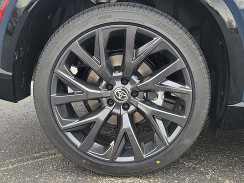 New 2026 Toyota Crown Signia Limited w/ Advanced Technology Package image 5