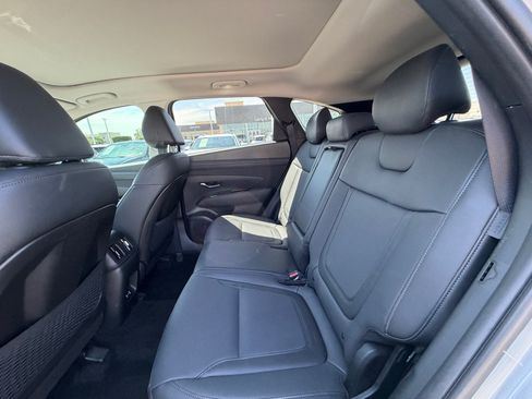 Used 2025 Hyundai Tucson Limited FWD image 17