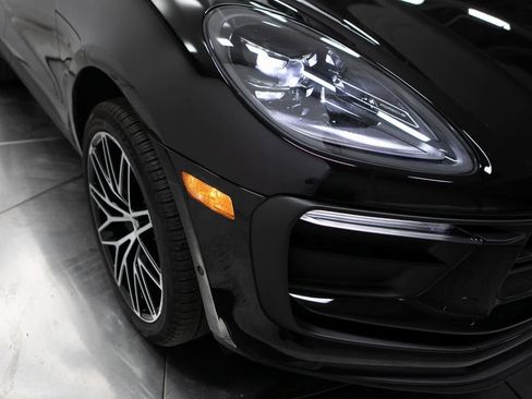 Certified 2025 Porsche Macan image 12