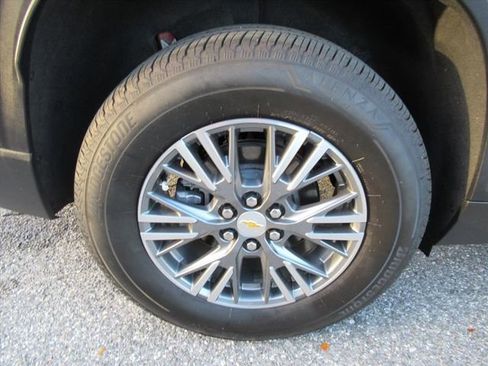 Used 2025 Chevrolet Traverse LT w/ Enhanced Driving Package image 8